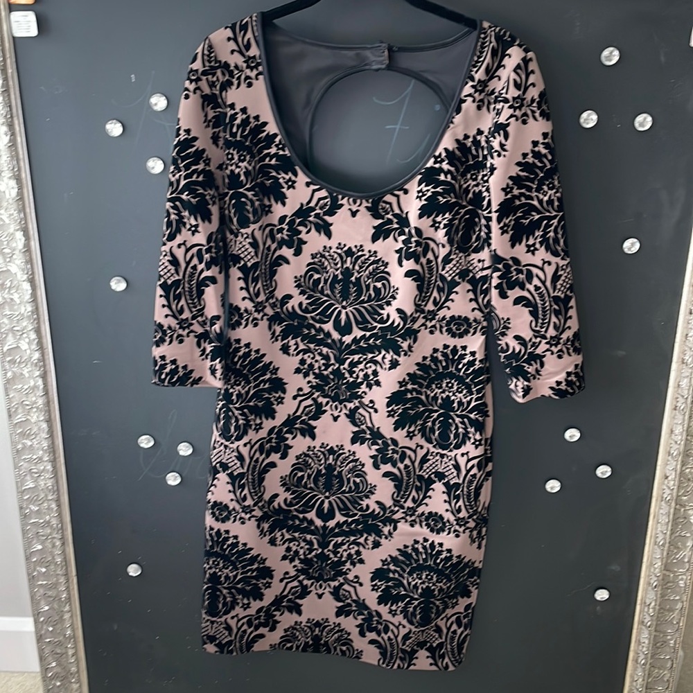 Aidan Mattox key hole back dress